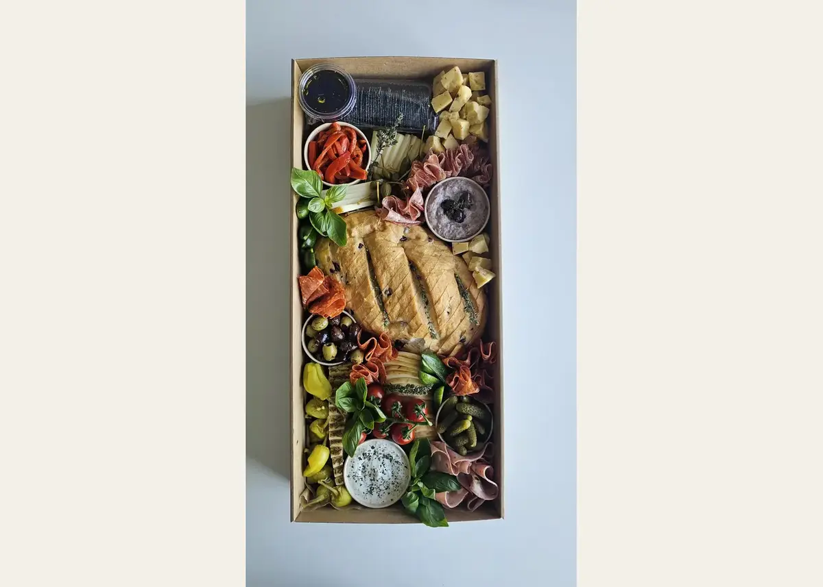 Mediterranean box presentation 1